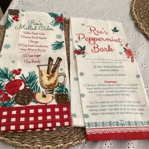The Pioneer Woman Festive Recipe Kitchen Towels - Red and Green